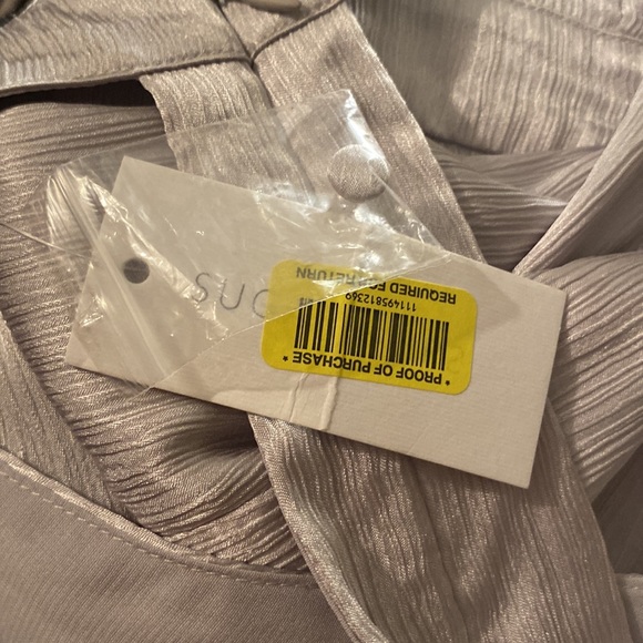 NWT 🏷 Womans gorgeous silver razor back evening gown with built in slip - Picture 8 of 8